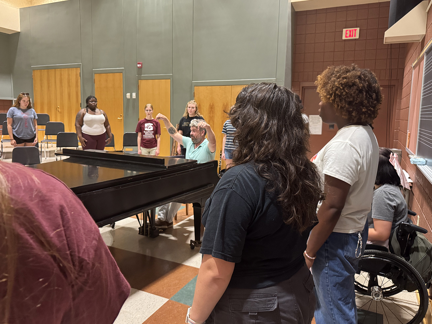 Eads directing choir class