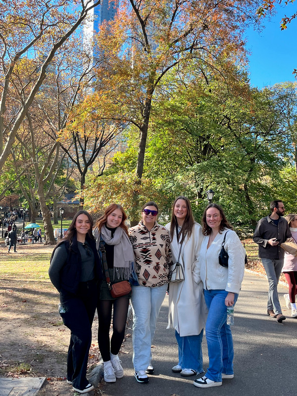 SIU students visit tourist sites in New York.